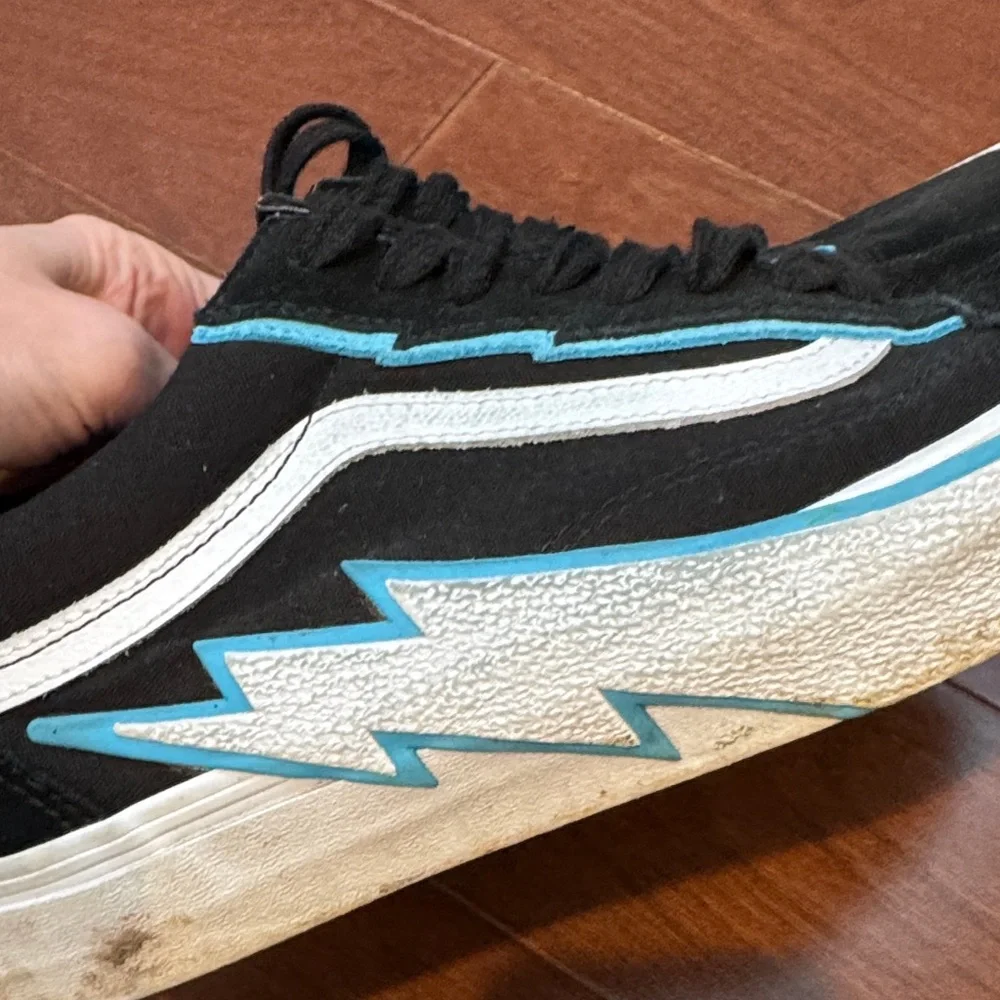 VANS black white and light blue sneaker lightning bolt men’s 11 1/2 women’s 13